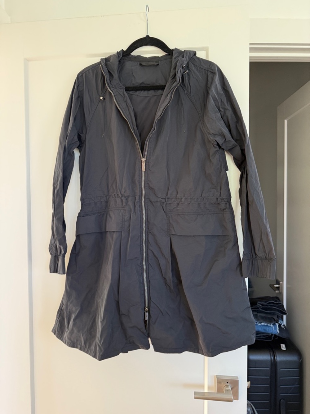 Lululemon Pack and Glyde Jacket in Black. SZ 6. - Picture 3 of 6
